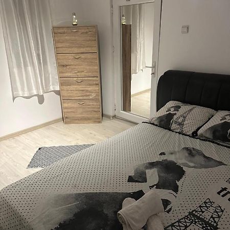 Apartamnet Regim Hotelier Boekarest Buitenkant foto