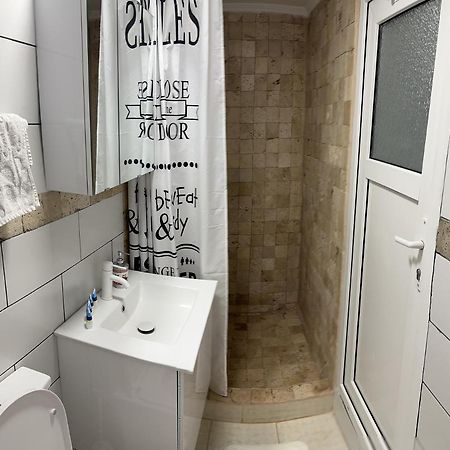Apartamnet Regim Hotelier Boekarest Buitenkant foto