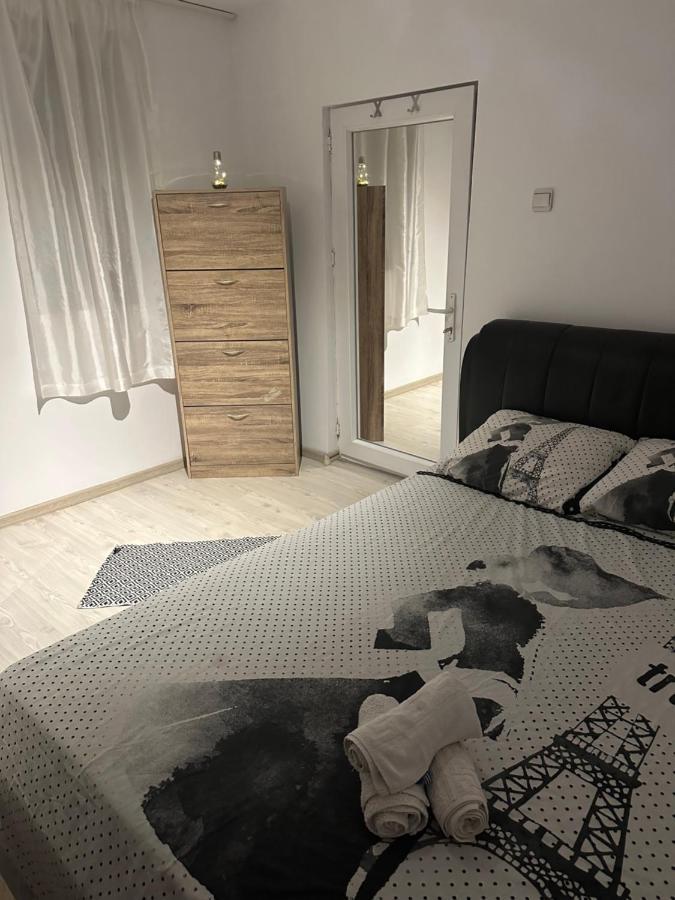 Apartamnet Regim Hotelier Boekarest Buitenkant foto