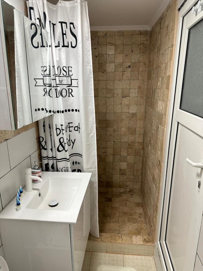 Apartamnet Regim Hotelier Boekarest Buitenkant foto