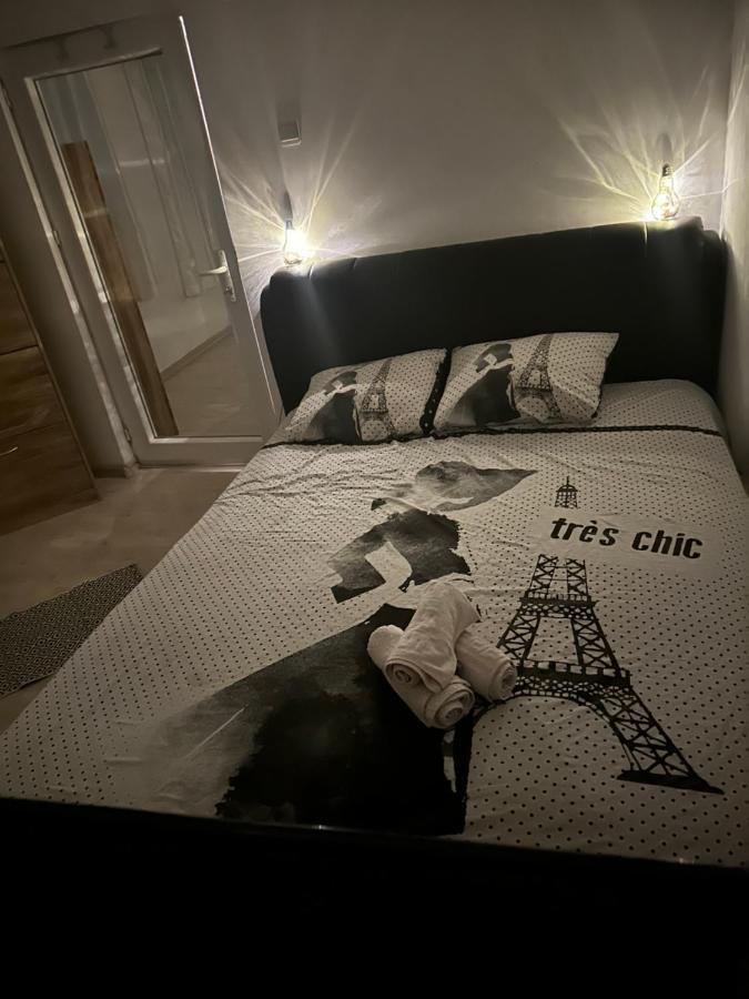 Apartamnet Regim Hotelier Boekarest Buitenkant foto